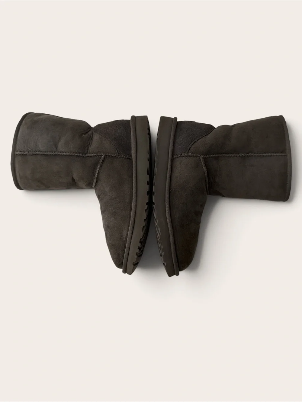UGG Classic Short Suede Winter Boots in Gray